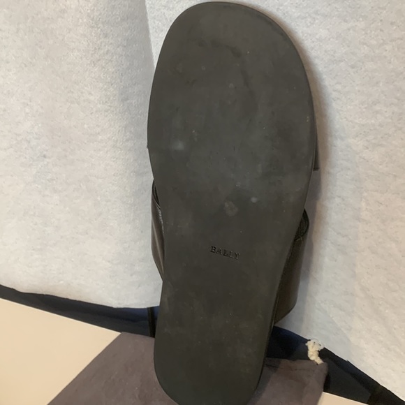 Bally, black leather cross strap sandals. - Picture 4 of 6